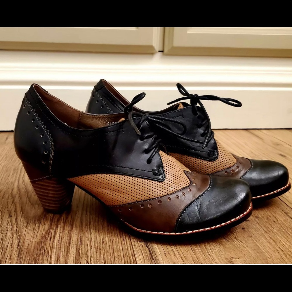 L’artiste Bardot Oxford 38/US 7 (run small) EUC